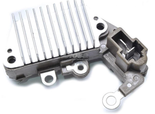 Cargar imagen en el visor de la galería, Regulador de alternador montacargas toyota yale kubota