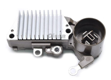 Cargar imagen en el visor de la galería, Regulador de alternador nippondenso chevrolet, geo, suzuki