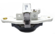 Cargar imagen en el visor de la galería, Regulador De Alternador Bosch Chevy Ib352