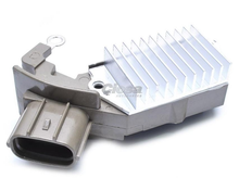 Cargar imagen en el visor de la galería, Regulador alternador nippondenso toyota camry mazda milenia