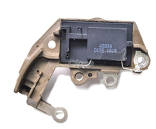 Cargar imagen en el visor de la galería, Regulador de alternador montacargas toyota yale kubota