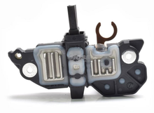 Cargar imagen en el visor de la galería, Regulador de alternador bosch a45247 volvo 150 amps 24 volts