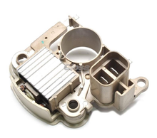 Cargar imagen en el visor de la galería, Regulador de alternador mitsubishi dodge, mazda