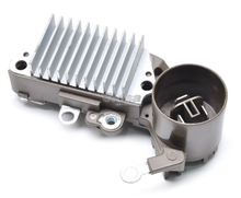 Cargar imagen en el visor de la galería, Regulador de alternador nippondenso honda , toyota