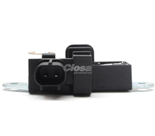 Cargar imagen en el visor de la galería, Regulador alternador con porta carbon bosch chrysler